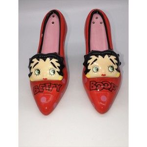 Betty Boop Red Polka Dot Pumps Shoes Ceramic Salt & Pepper Shakers NIP 4” 2005